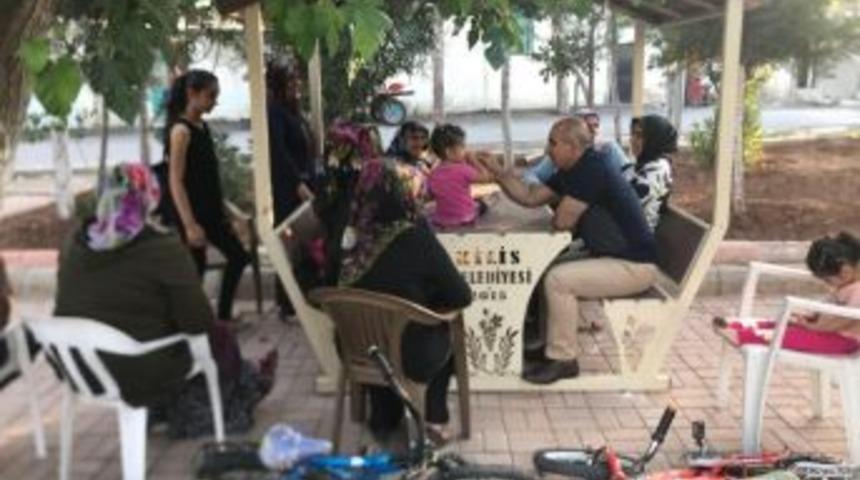 Kara&rsquo;nın Mahalle Sakinleri İle Bir Araya Gelmeyi S&uuml;rd&uuml;r&uuml;yor