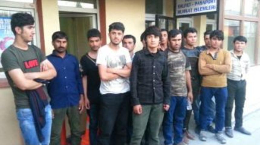 Bulanık&rsquo;ta 21 Ka&ccedil;ak Şahıs Yakalandı