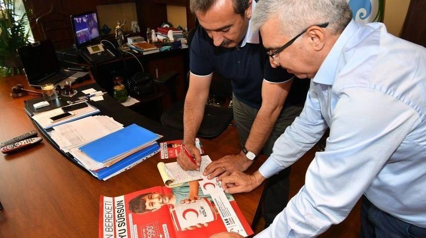 Başkan &Ccedil;etin&rsquo;den T&uuml;rk Kızılay&rsquo;ına Kurban Bağışı