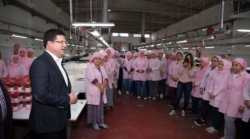 Başkan Subaşıoğlu’ndan Kadın Tekstil İşçilerine 8 Mart Süprizi