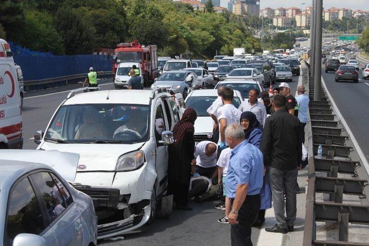 (özel) Fsm Köprüsü Girişinde 4 Araç Birbirine Girdi: 4 Yaralı G2