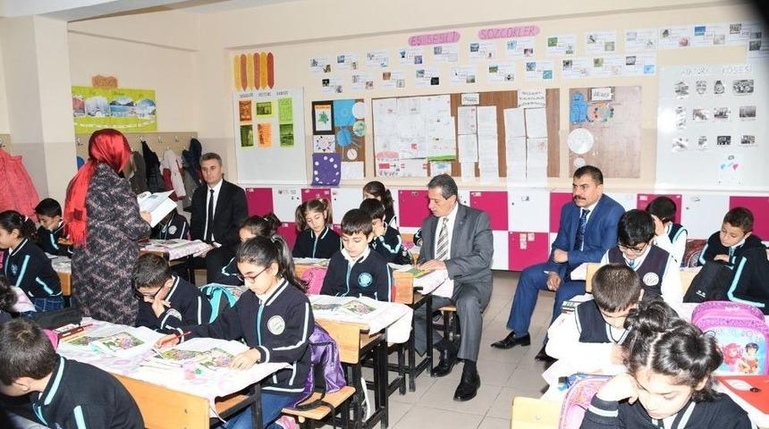 Vali Kalkancı &Ouml;ğrenci Ve &Ouml;ğretmenlerle Bir Araya Geldi