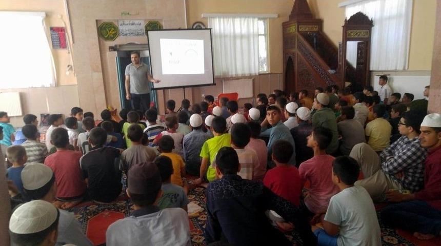 Kur&rsquo;an Kursu &Ouml;ğrencilerine Bağımlılıkla M&uuml;cadele Anlatıldı