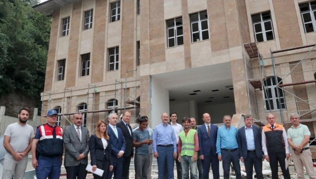 İ&ccedil;işleri Bakanı S&uuml;leyman Soylu, Memleketi Trabzon&rsquo;da Yapımı S&uuml;ren Yatırımları İnceledi