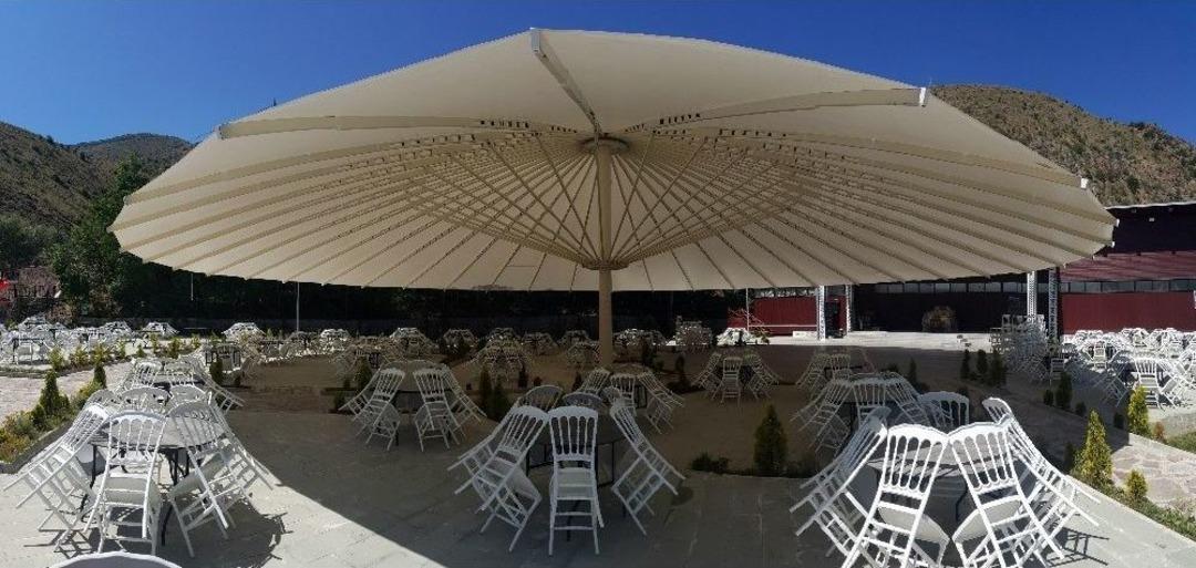 T&uuml;rkiye&rsquo;nin En B&uuml;y&uuml;k Şemsiyesi G&uuml;m&uuml;şhane&rsquo;de