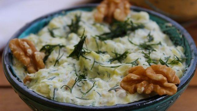 Yoğurtlu Bezelye Salatası