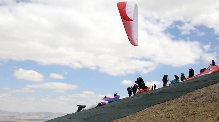 T&uuml;rkiye Yama&ccedil;paraş&uuml;t&uuml; Şampiyonasında &Ouml;d&uuml;l Heyecanı