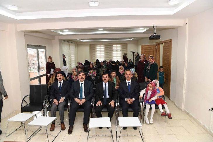 Başkan Asya, Kursiyerlere Sertifika Dağıttı G1