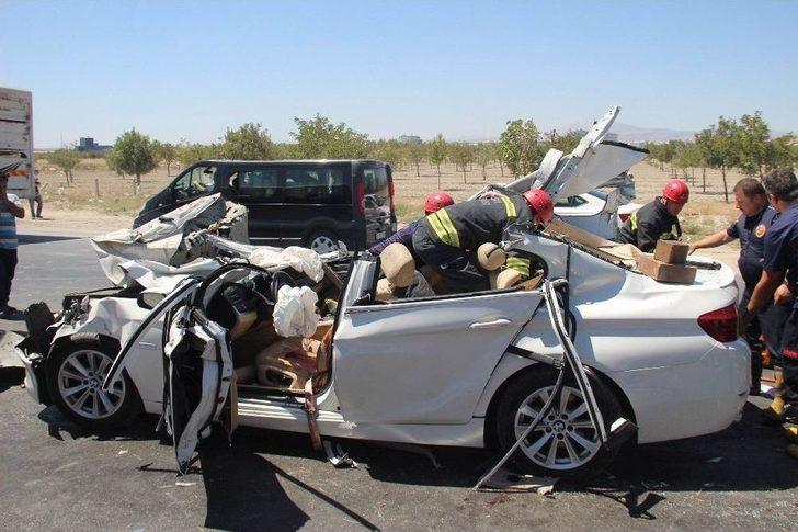 Lüks Otomobil Tıra Ok Gibi Saplandı: 2 Ölü, 2 Ağır Yaralı G3