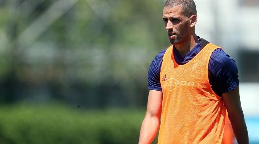 Islam Slimani, İlk Antrenmanına Çıktı