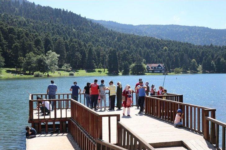 Gölcük Tabiat Parkı’nda Hafta Sonu Yoğunluğu G3