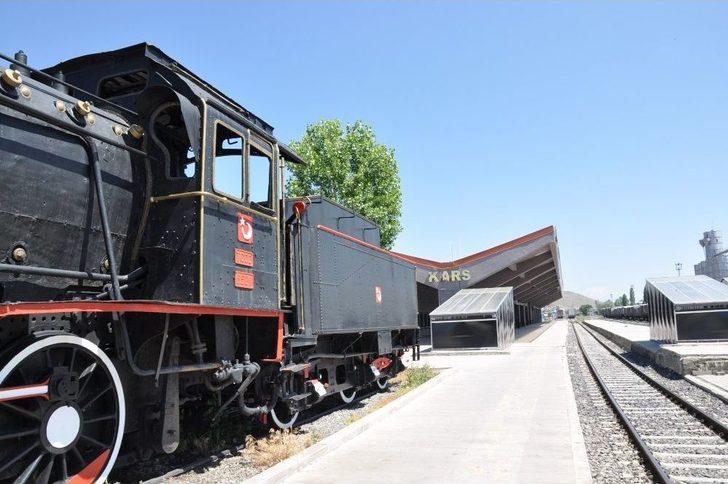 76 Yıllık Kara Tren Kars Garı’nda Sergileniyor G5