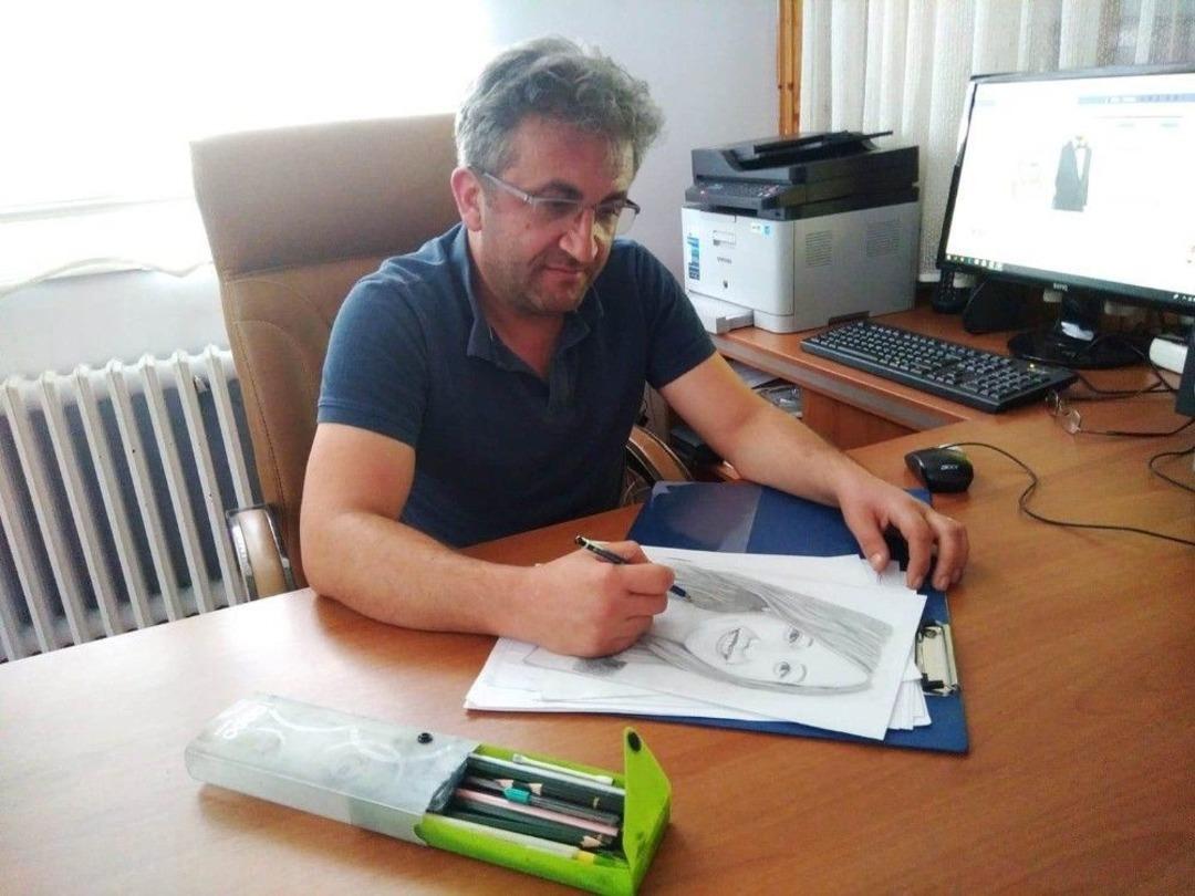 Yaptığı Kara Kalem Resim Ve Karikat&uuml;rler B&uuml;y&uuml;k İlgi G&ouml;r&uuml;yor