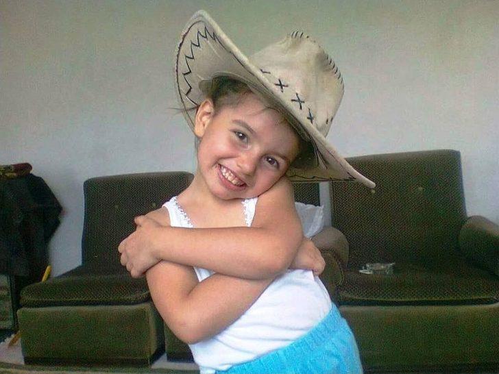 Yaptığı Kara Kalem Resim Ve Karikatürler Büyük İlgi Görüyor G2