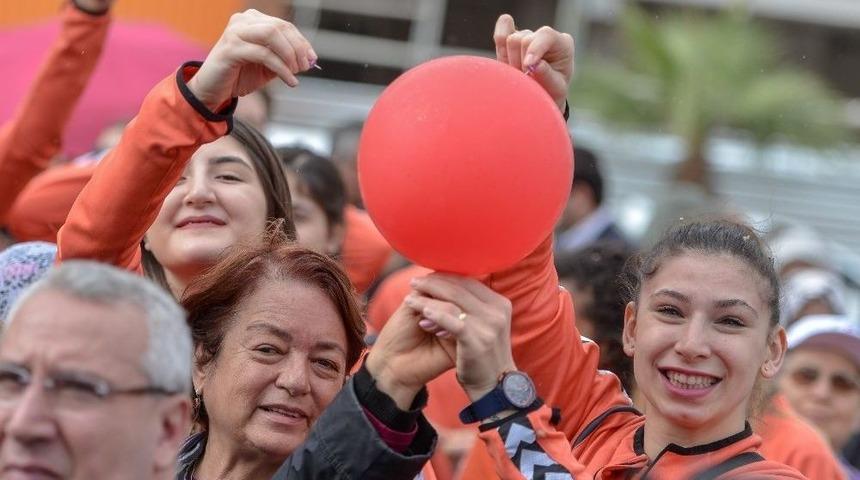 Antalya&rsquo;da Kadına Y&ouml;nelik Şiddete Mor İğne