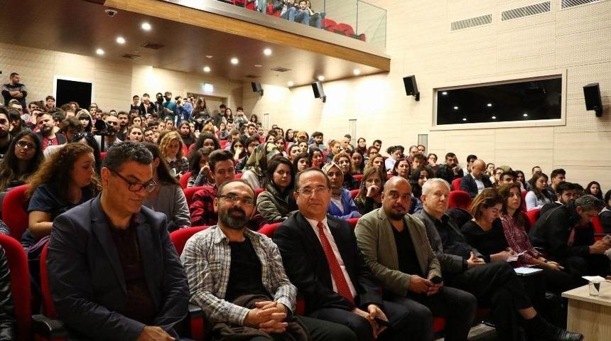 Dünyaca Ünlü Kadın Fotoğrafçı Jodi Bieber, Aü Öğrencileriyle Buluştu