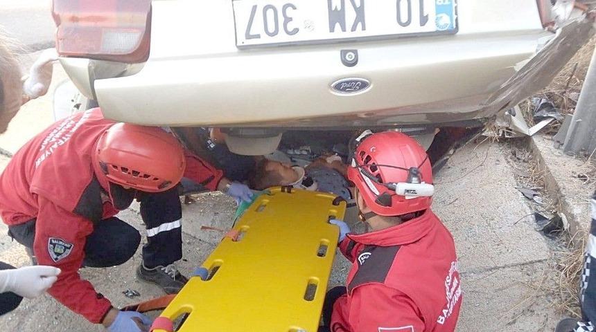 Takla Atan Araçta Sıkıştılar