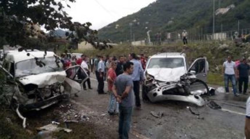 Giresun&rsquo;da Trafik Kazası: 1 &Ouml;l&uuml;, 3 Yaralı