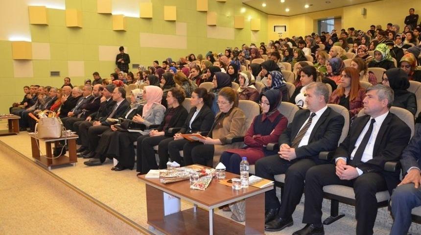 Hr&uuml;&rsquo;de Kadınlar G&uuml;n&uuml; Paneli Yapıldı