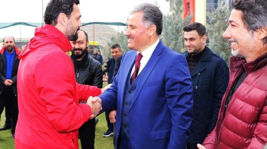 Ahmet &Ccedil;akır&rsquo;dan E.yeni Malatyaspor&rsquo;a Fenerbah&ccedil;e Morali