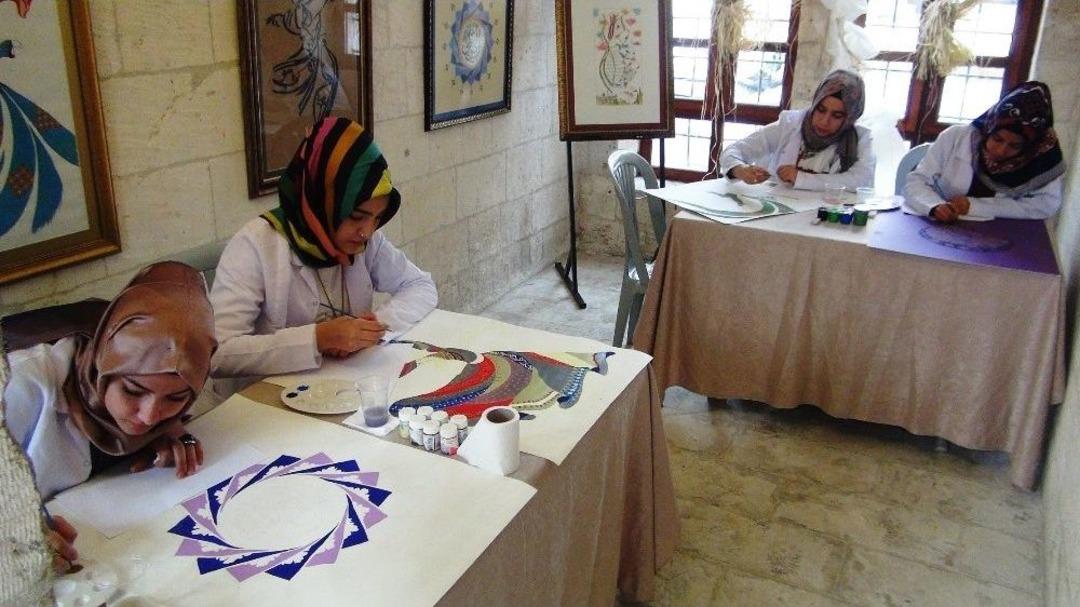 Kadınlar Kendi G&uuml;n&uuml;nde H&uuml;nerlerini Sergiledi