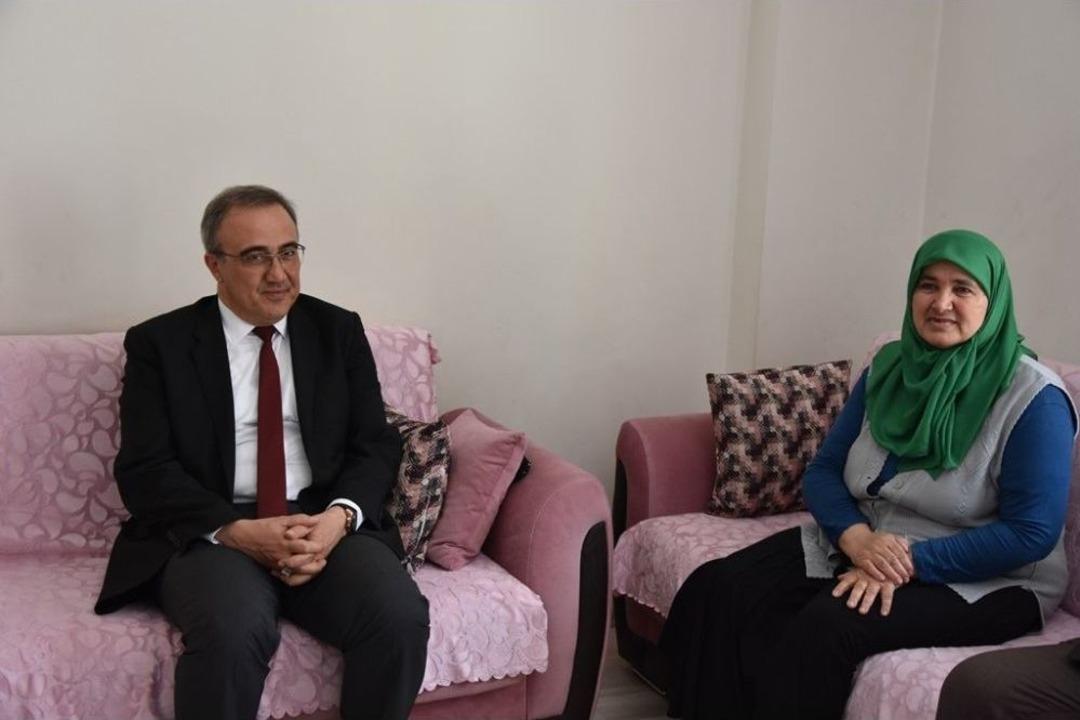 Başkan Kara&ccedil;oban, D&uuml;nya Kadınlar G&uuml;n&uuml;nde Şehit Annelerini Unutmadı