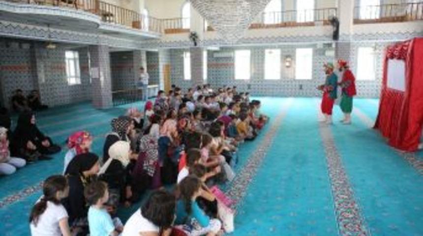 Sincan&rsquo;da &Ccedil;ocuklar Camilere G&uuml;le Oynaya Gidiyor