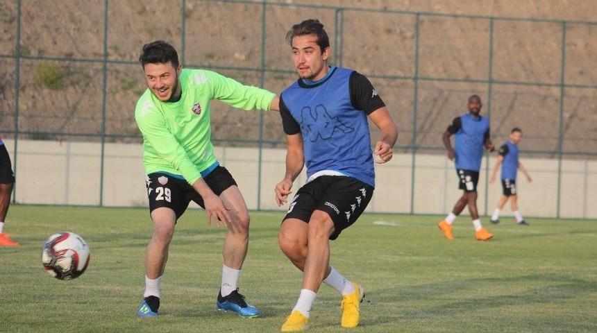 Karab&uuml;kspor Sezon Hazırlıklarını Yoğun Tempoda S&uuml;rd&uuml;r&uuml;yor