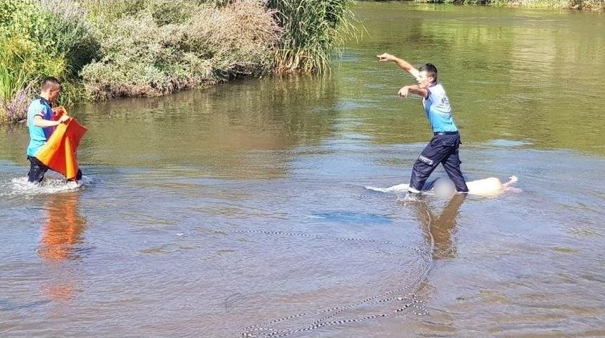Serinlemek İ&ccedil;in Girdiği Suda Boğuldu