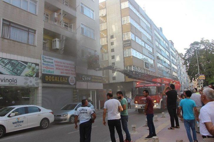 Eşini Telefonla Görüntülü Arayarak Yangını İzletti G2