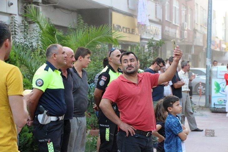 Eşini Telefonla Görüntülü Arayarak Yangını İzletti G3