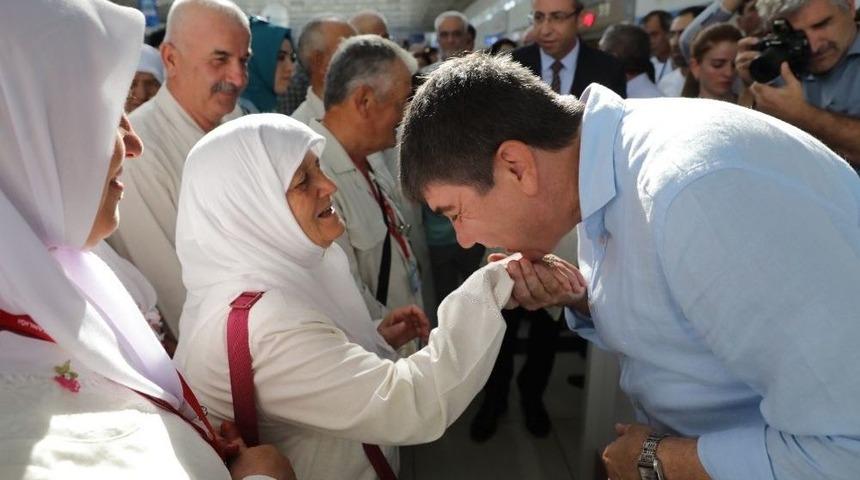 Hacı Adayları Kutsal Topraklara Uğurlandı