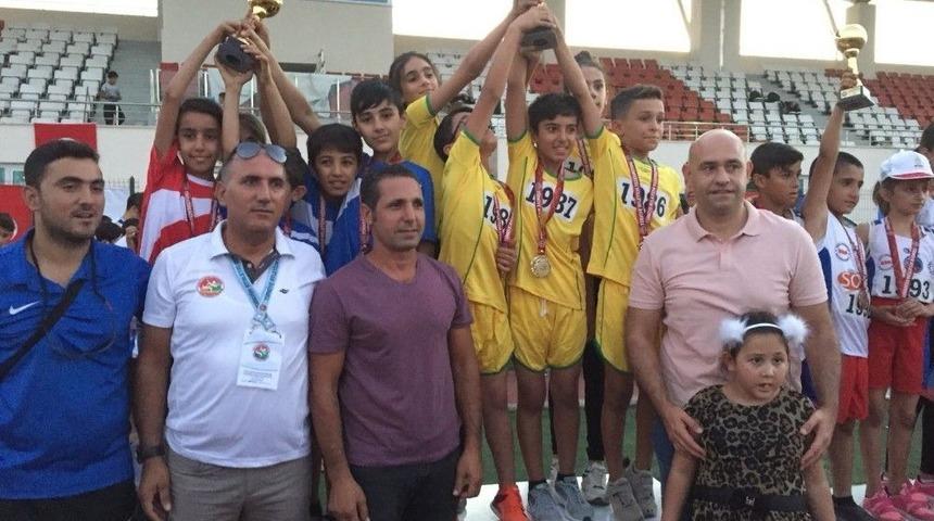 Türkiye Genlinde 15 Farklı Grupta 4. Bayrak Yarışı Batman’da Düzenlendi