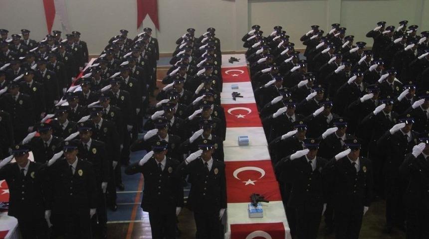 382 Polis Göreve Başladı