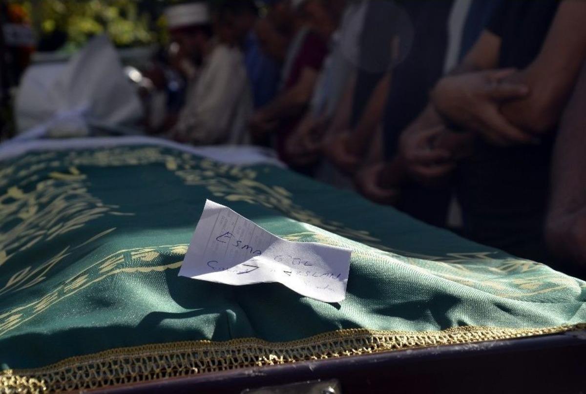 Babası Tarafından Boğularak &Ouml;ld&uuml;r&uuml;len 13 Yaşındaki Kız Ve İntihar Eden Babası Toprağa Verildi