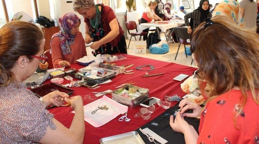 Sakem’de Kursiyerler Kendi Takılarını Yapıyor