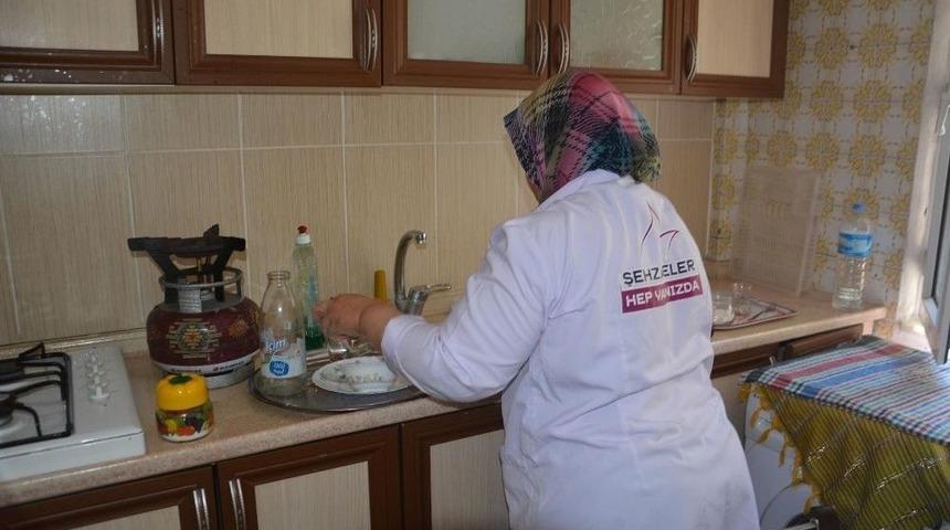 Şehzadeler&rsquo;in Evde Bakım Hizmetleri Y&uuml;z G&uuml;ld&uuml;r&uuml;yor