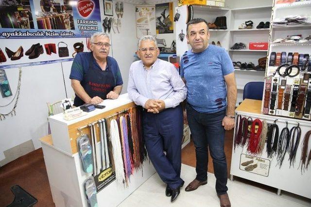 Başkan Memduh B&uuml;y&uuml;kkılı&ccedil; İldem&rsquo;de Esnaflarla Sohbet Etti 1