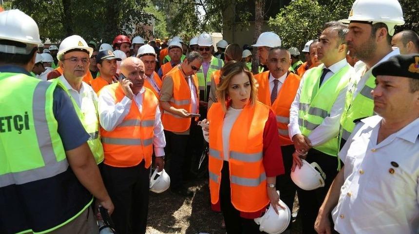 G&ouml;&ccedil;&uuml;k Altındaki 2 İş&ccedil;iyi Kurtarma &Ccedil;alışmaları S&uuml;r&uuml;yor