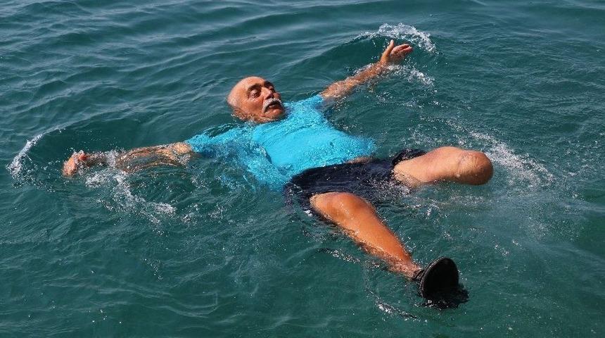 Engelli Bireyler Denizin Tadını &Ccedil;ıkarıyor