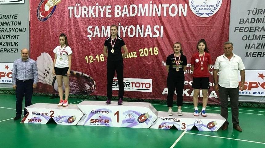 Osmangazili Badmintonculardan Başkent Çıkarması