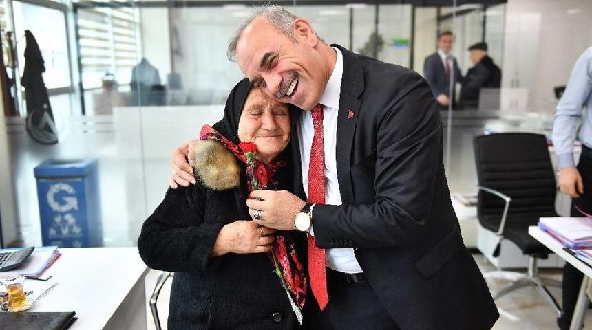 Başkandan Kadınlara Jest