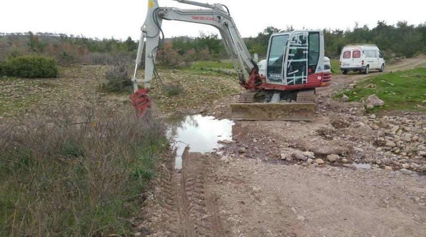 Karaveliler&rsquo;de Dere Temizlik &Ccedil;alışmaları Başladı