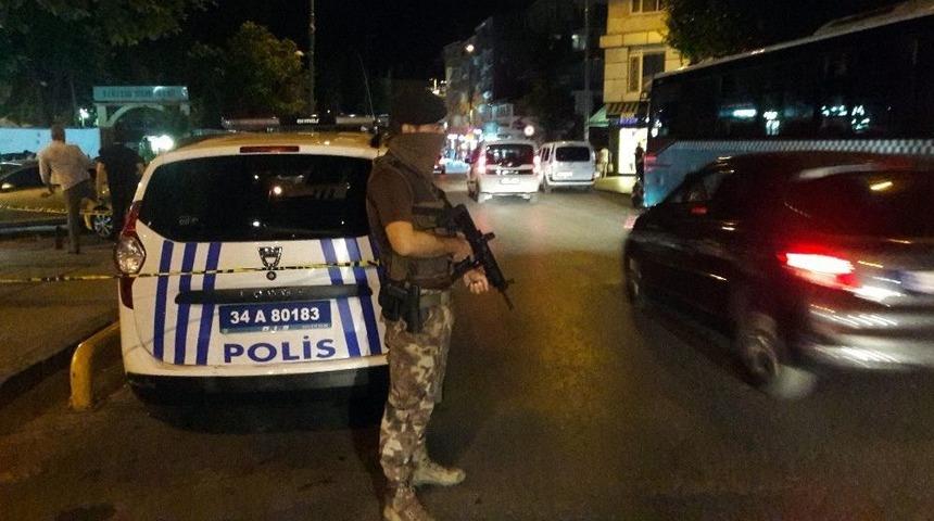 Fatih&rsquo;te Silahlı Kavga: 1 Polis Yaralı