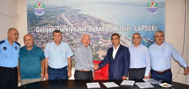 Lapseki Belediyesinde Toplu İş Sözleşmesi İmzalandı