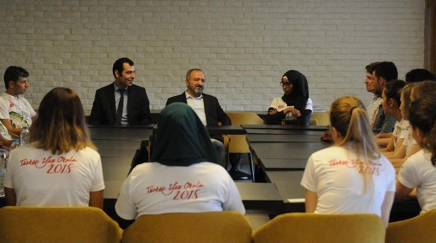 Rekt&ouml;r &Ccedil;ufalı, T&ouml;mer Yaz Okulu &Ouml;ğrencileriyle Kahvaltıda Buluştu