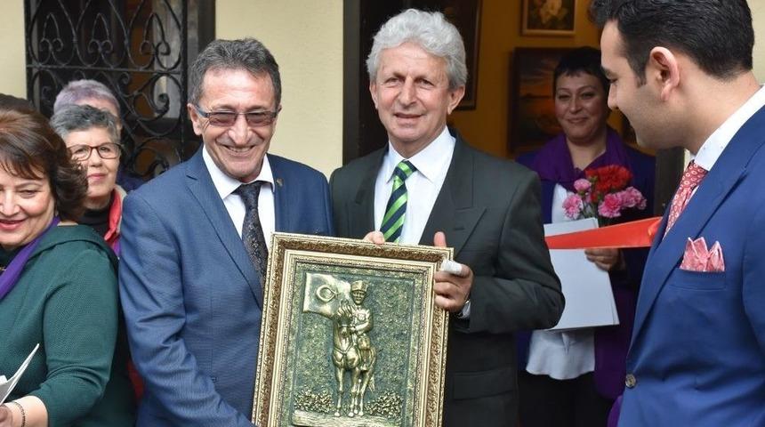 Edremit Belediyesi Sanat At&ouml;lyesi&rsquo;nden Kadınlar G&uuml;n&uuml; Sergisi