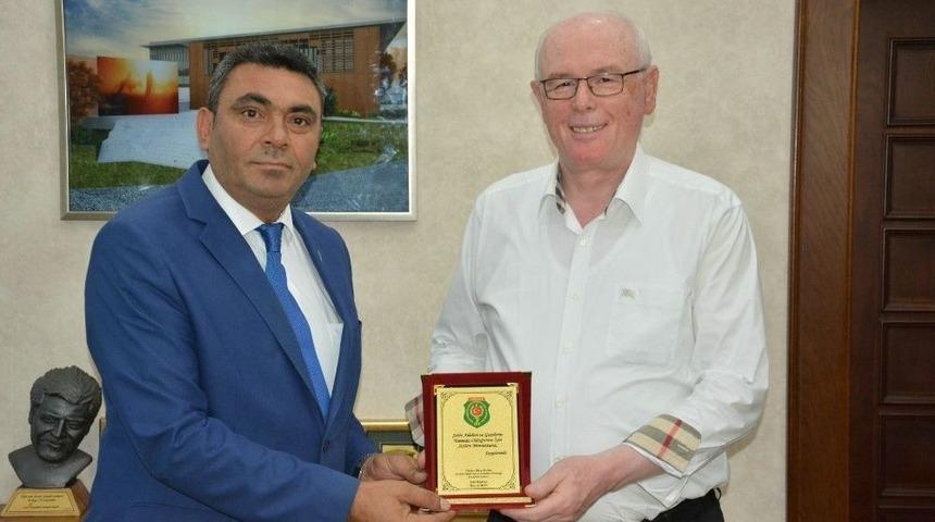 Başkan Kurt, Türkiye Gaziler Şehit Dul Ve Yetimleri Derneğini Makamında Ağırladı