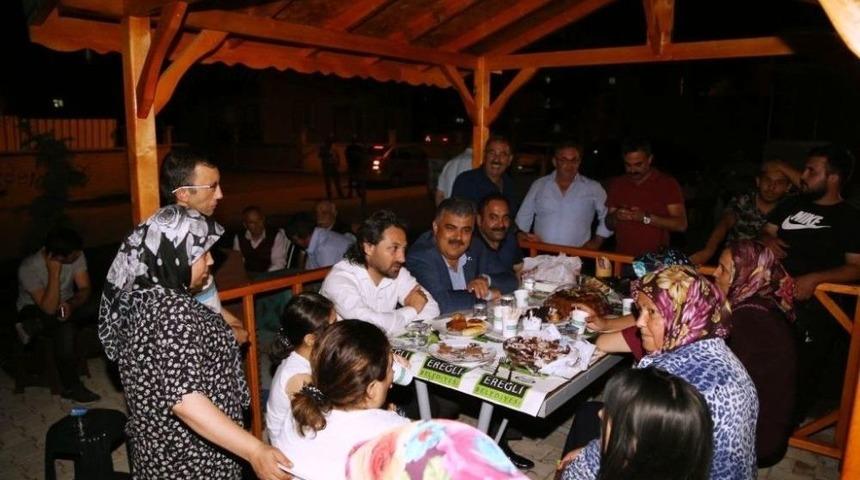 Başkan &Ouml;zg&uuml;ven, Yeni Yapılan Parkta Vatandaşla Bir Araya Geldi