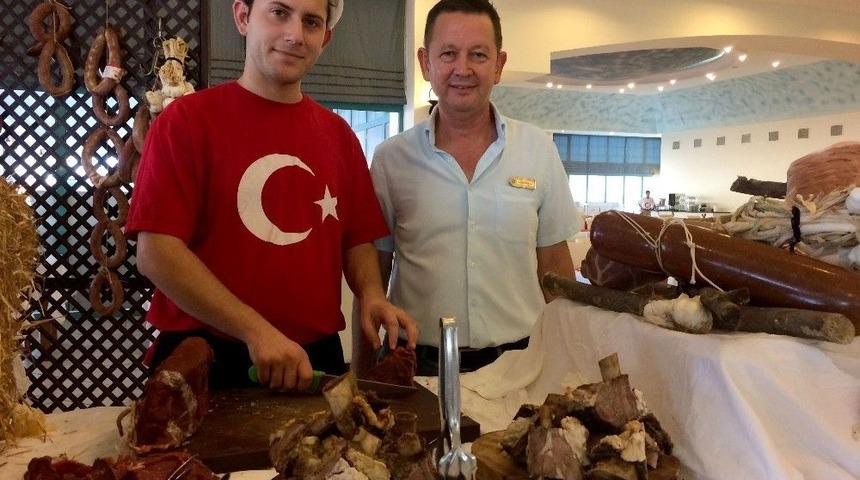 T&uuml;rk Gecesinde Lezzet Ve K&uuml;lt&uuml;r&uuml; Yakından Tanıyorlar